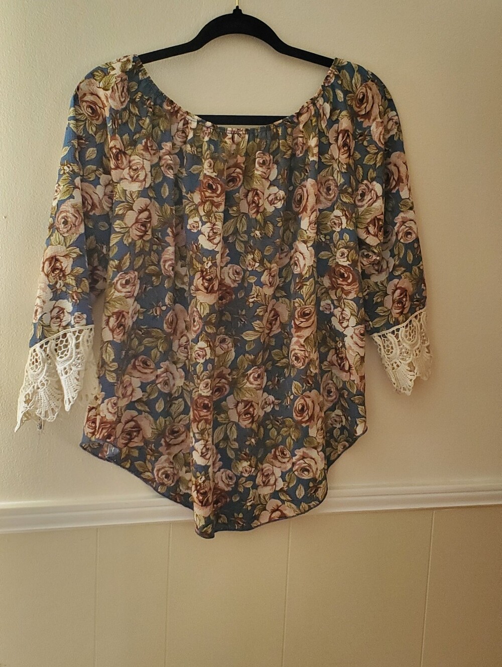 Discreet Blue Floral Lace-Trim Blouse